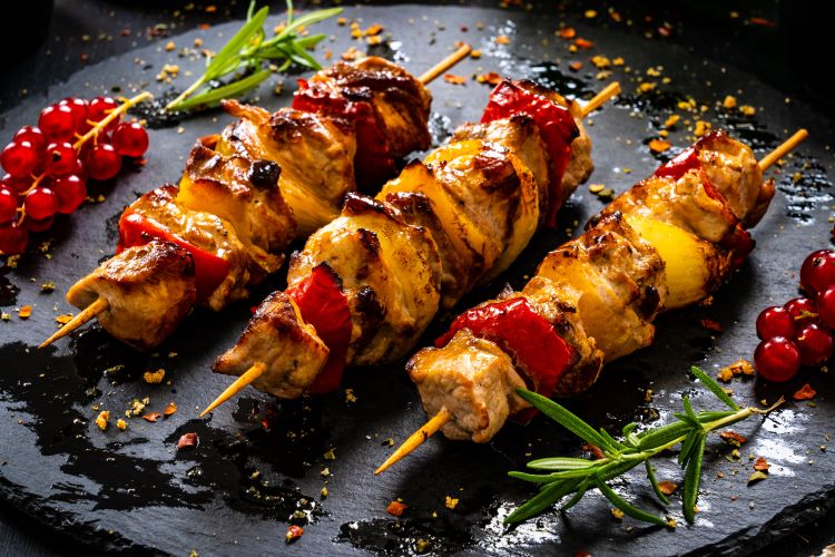 Mediterrane Schweinefleisch-Spieße