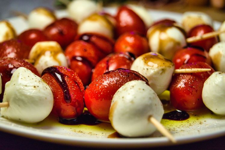 Gegrillte Caprese-Spieße