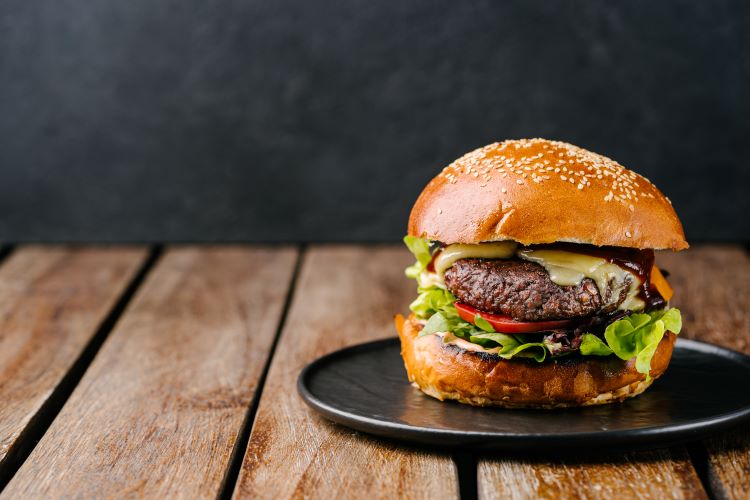 Klassische Rindfleisch-Burger