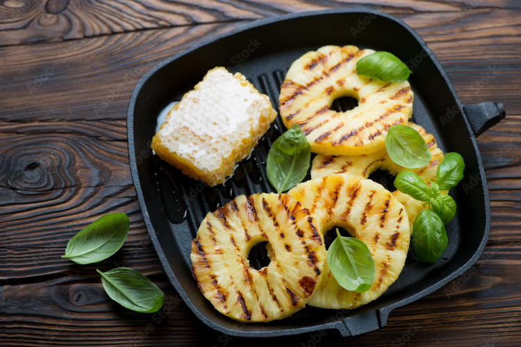 Gegrillte Ananas mit Zimt und Honig